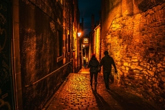 An old dark Edinburgh alleyway