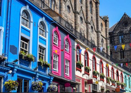 Colourful buildings on Victoria Street in Edinburgh