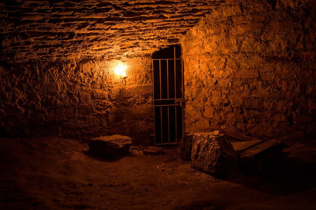 A spookily lit underground dungeon in Edinburgh