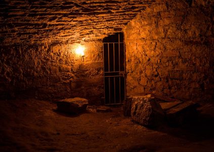 A spookily lit underground dungeon in Edinburgh