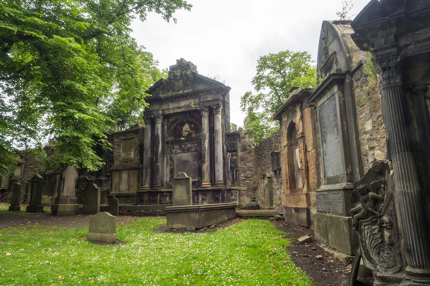 Graves in Greyfriars Kirk in Edinburgh