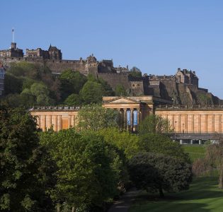 The National Gallery of Scotland in Edinburgh with Edinburgh Castle in the background
