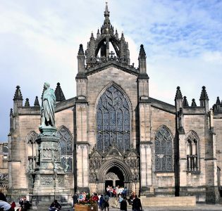 St Giles' Cathedral Edinburgh in the daytime