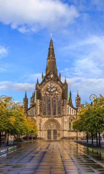 Front view of Glasgow Cathedral